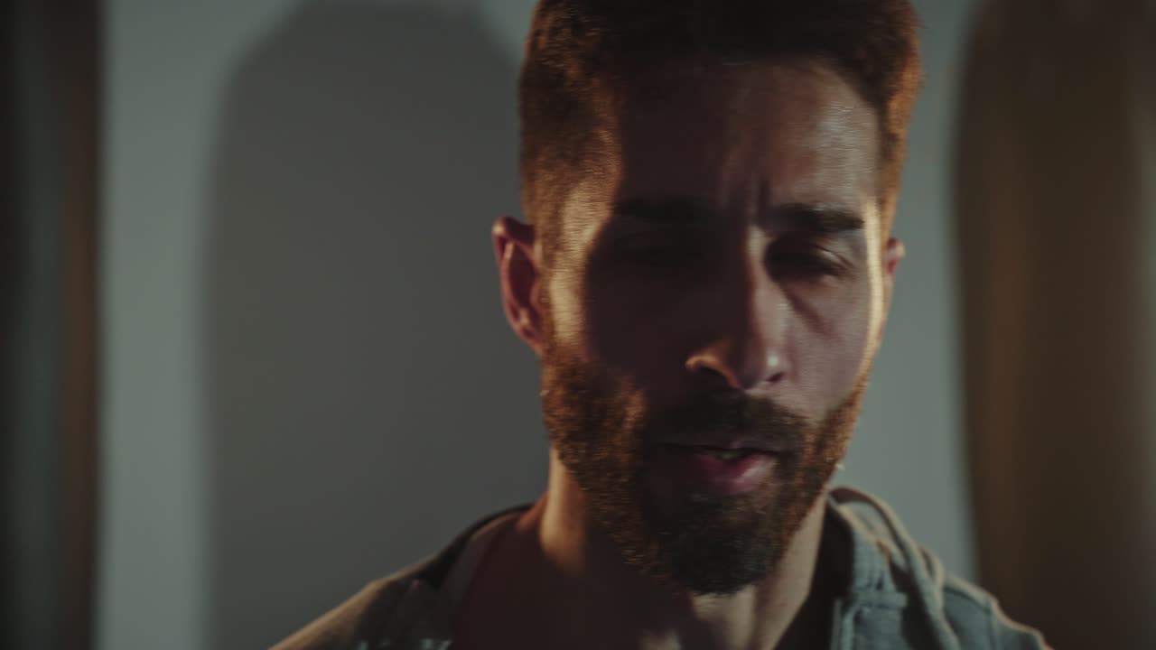 primer plano de un hombre