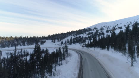 Vista-Aérea-Del-Camino-De-Invierno