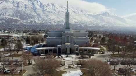 Wunderschöner-Mormonentempel-In-American-Fork,-Utah-An-Einem-Sonnigen-Wintertag---Luftaufnahme