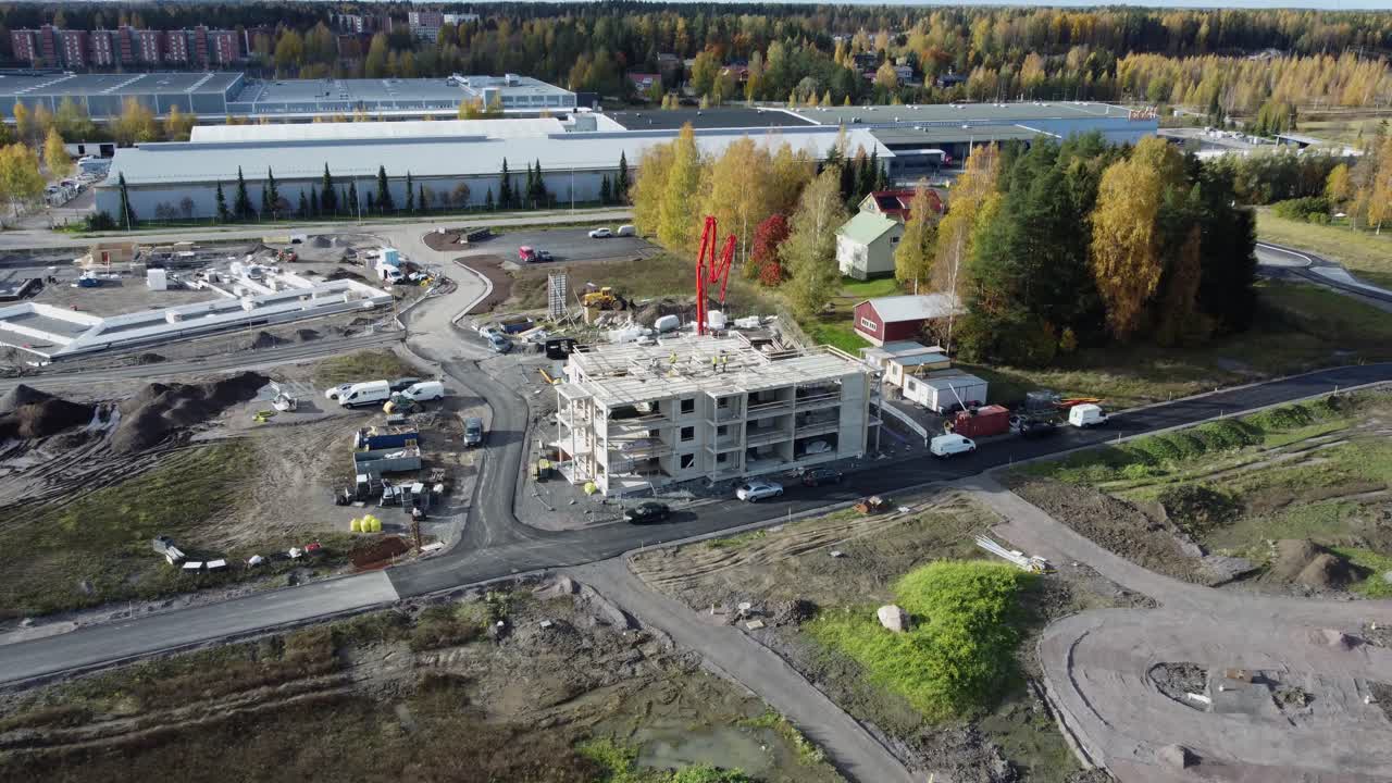 retiros aéreos de un edificio de hormigón en construcción en finlandia
