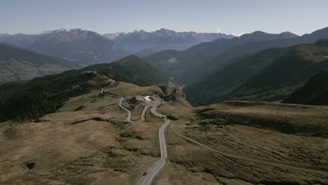 Drohnenaufnahmen-über-Dolomiten-In-Italien