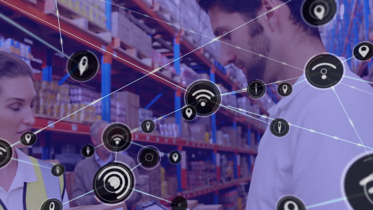 animación de una red de iconos digitales sobre un supervisor caucásico escaneando un paquete en un almacén