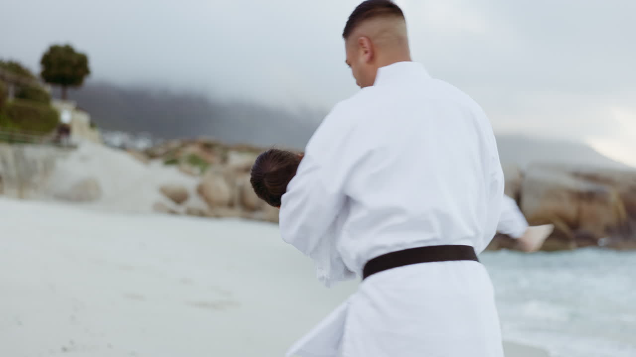 playa, karate o girar con un padre