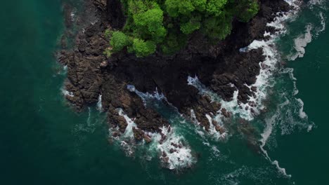 A-gentle-take-on-beach-life,-and-gentle-waves-surrounded-by-nature