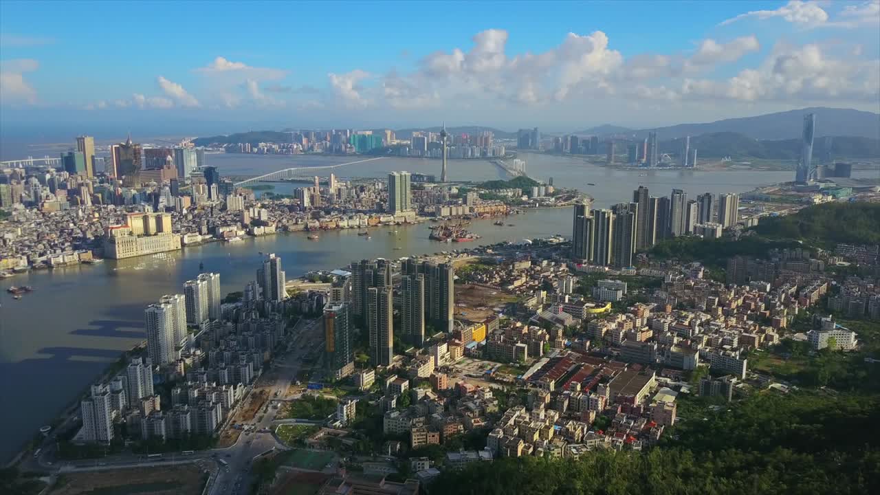 día soleado paisaje de la ciudad de zhuhai bahía de la ciudad del macao panorama aéreo 4k china