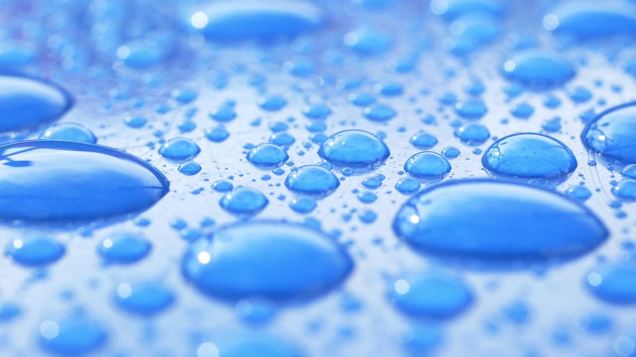 표면에 물방울이 떨어지는 것