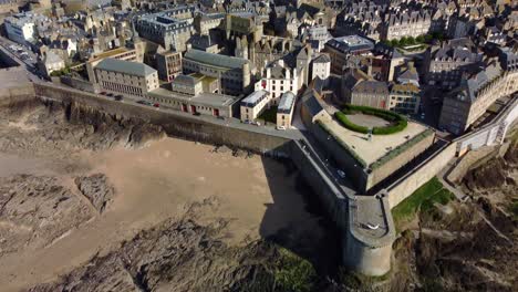 imágenes aéreas de drones en 4k sobre saint malo, gran bretaña, francia