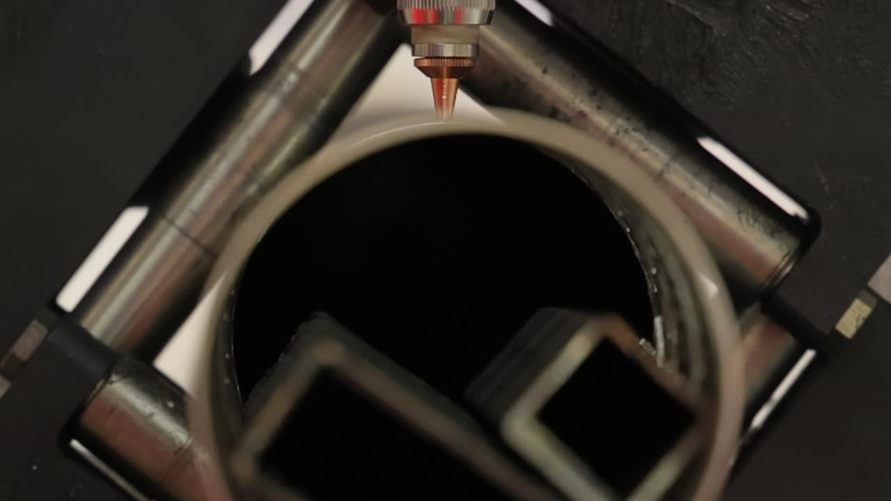 금속의 cnc 레이저 절단, 현대 산업 기술.