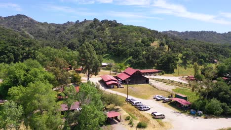 Vista-Aérea-Of-A-Barn-And-Small-Settlement-Ranch-Or-Buildings-In-The-Hills-Of-Central-California-Santa-Barbara-County