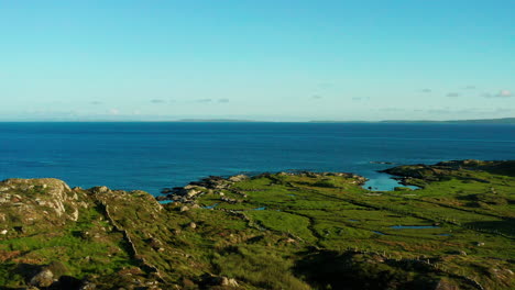 Unveil-the-verdant-allure-of-Connemara-in-Galway,-Ireland,-through-a-captivating-push-drone-shot