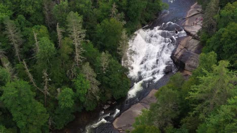 Cascadas-De-Triple-Falls-En-El-Bosque-Estatal-De-Dupont,-Carolina-Del-Norte