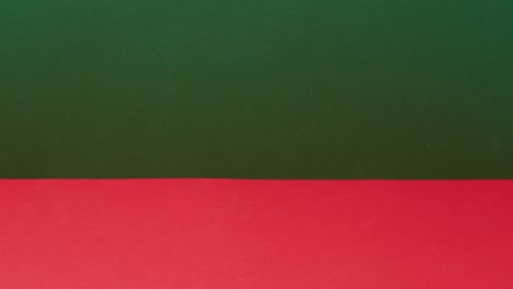 animación de stop motion con cajas de regalos de navidad y año nuevo se mueve en fondo rojo