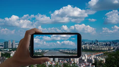animación de pantalla táctil teléfono inteligente grabar video en el lapso de tiempo. en la ciudad de seúl
