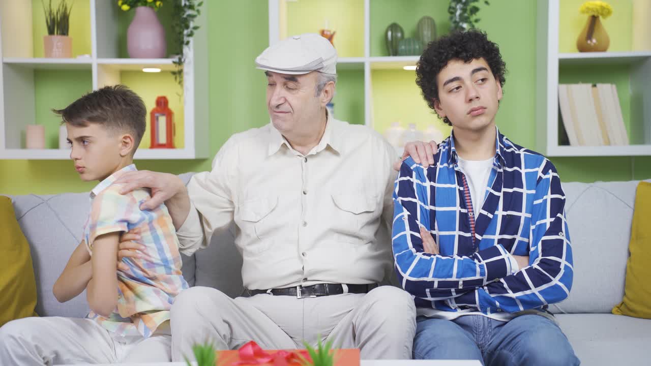 할아버지와 아이들의 밀접한 친밀감