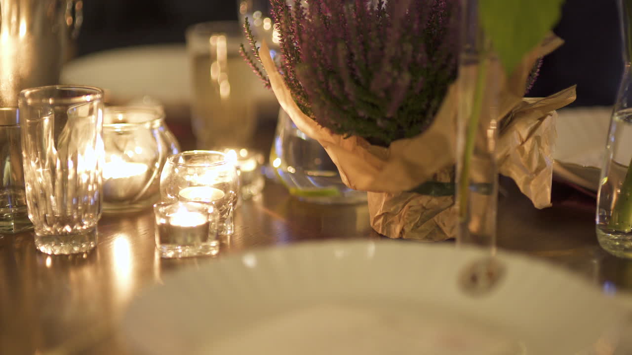 weddinf 저녁 식사를 위해 장식된 테이블