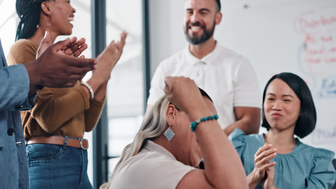 gente de negocios, equipo y apoyo con éxito