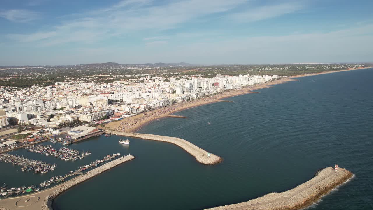 quarteira ciudad en el algarve, un video desde el cielo
