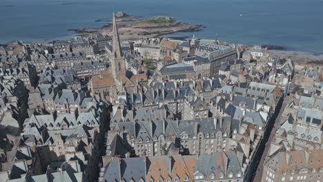 Saint-Malo-old-city-with-Cathedral-bell-tower,-Brittany-in-France