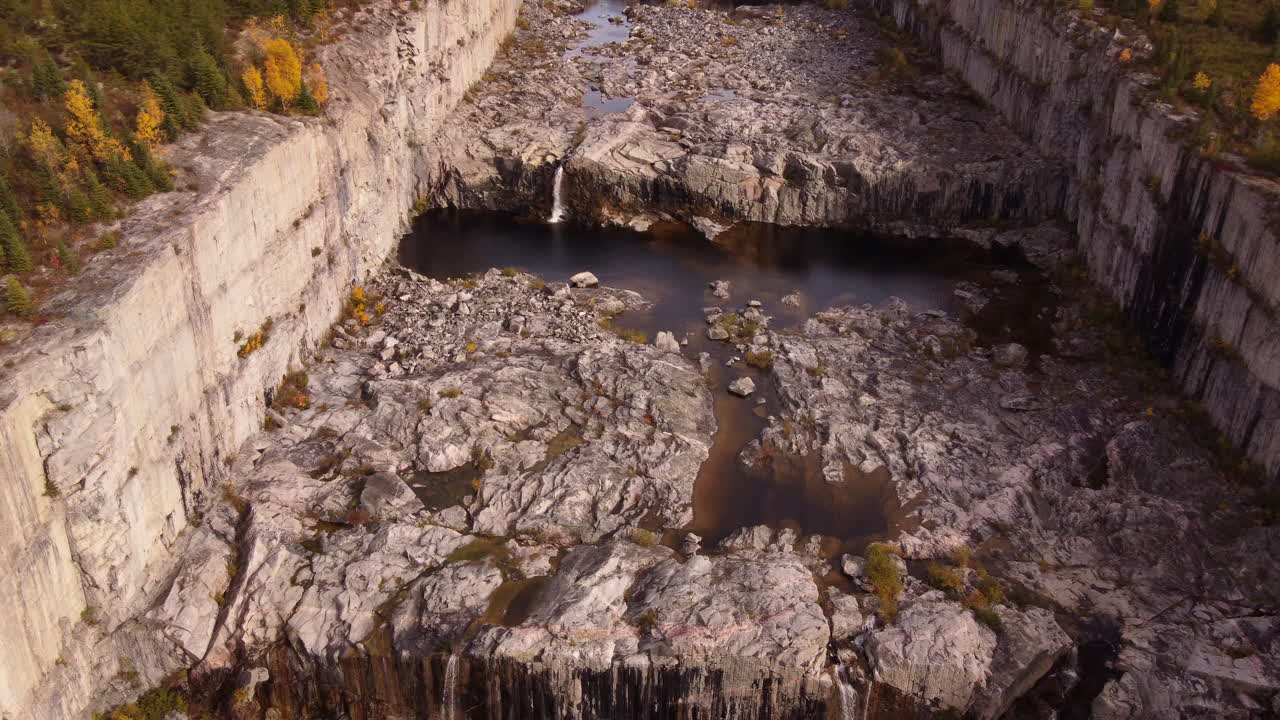 роберт бурасса гидроэлектростанция генерирующее сооружение водосброс квебек канада