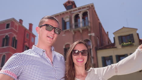 happy couple in venice