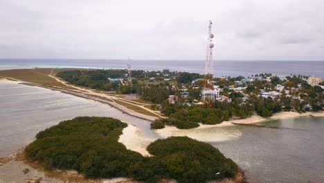 Drone-shots-of-the-Maldivian-island-Thuslusdhoo,-near-the-capital-Male,-Maldives