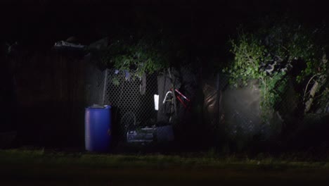 campamento para personas sin hogar en zona concurrida