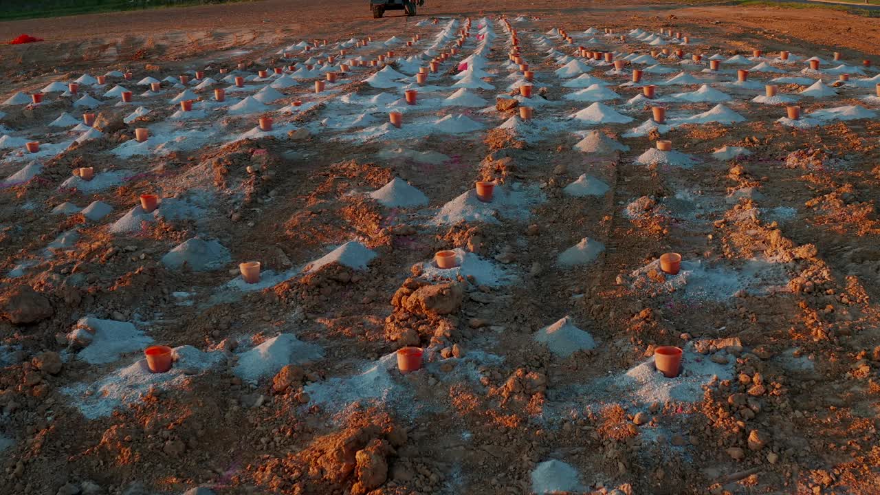 la tierra está preparada para voladura y perforación de roca