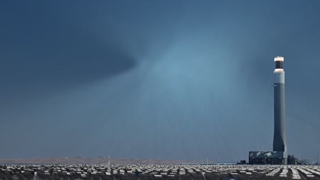 La-Torre-De-Energía-Solar-Concentrada-Más-Alta-Del-Mundo-En-Dubai,-Emiratos-Árabes-Unidos.