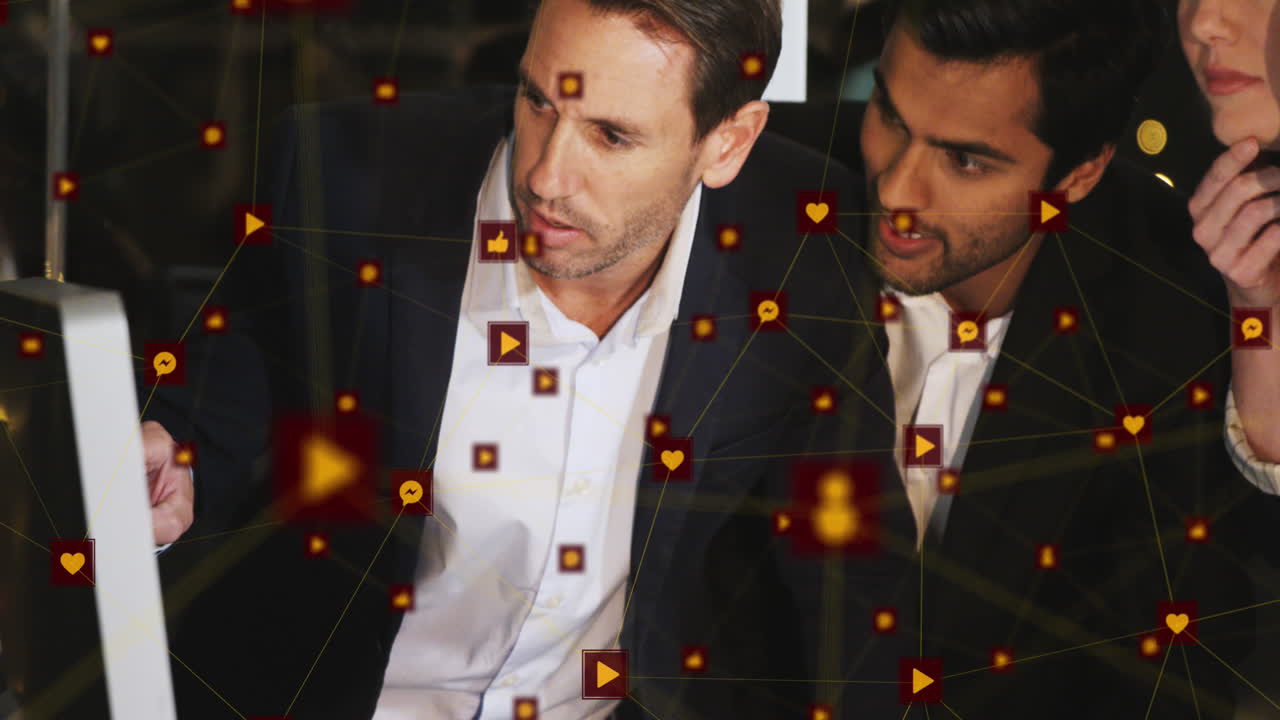 연결된 아이콘의 애니메이션, 다양한 동료들이 사무실의 데스크에서 보고서를 논의합니다.