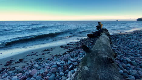 Colorful-empty-pebbly-beach-of-Poland-with-wavy-Baltic-Sea-in-background