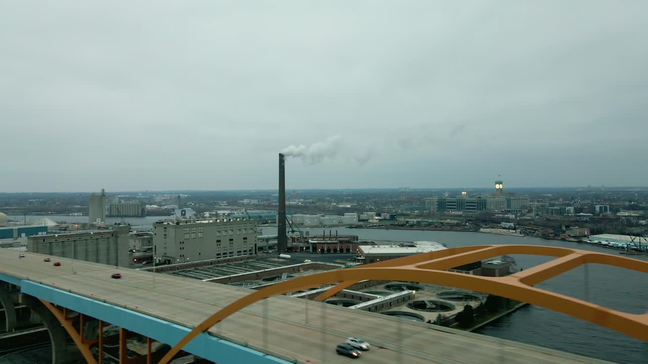 снимок мемориального моста дэниела хоана на шоссе 794 в городе милуоки, штат висконсин