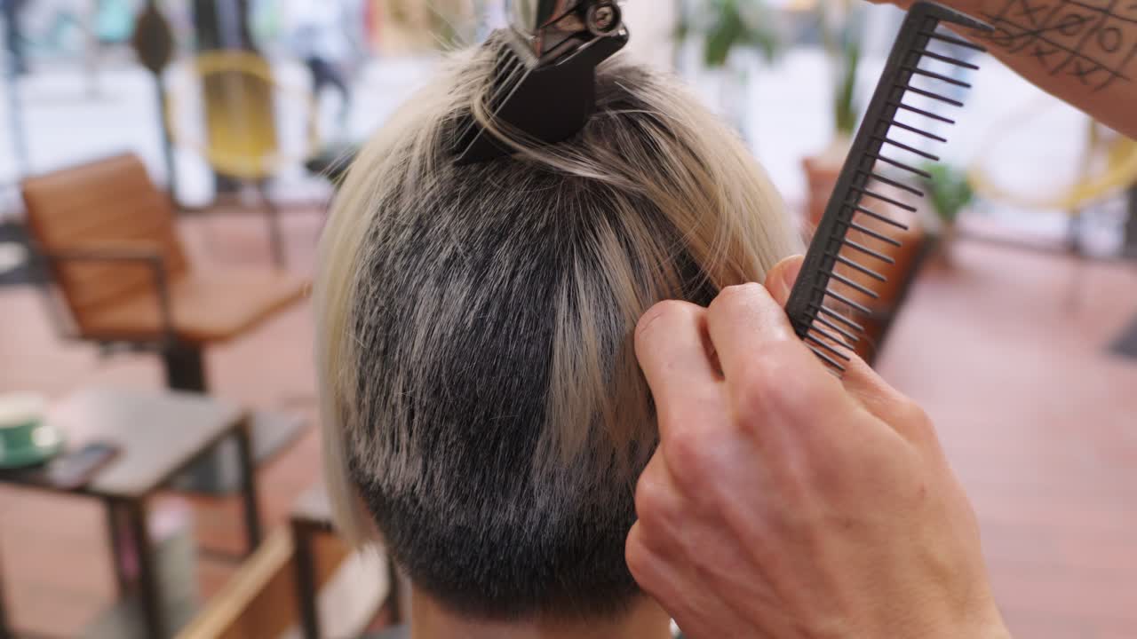 Haircut in a beauty salon