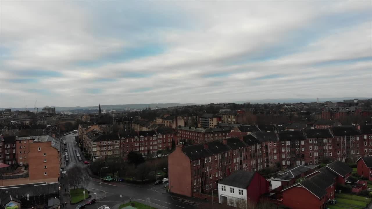 panorama con muchos bloques de apartamentos residenciales glasgow kelvin side escocia, reino unido