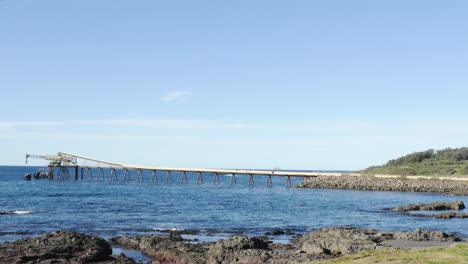cantera bass point en shellharbour australia nueva gales del sur con toma de agua en 4k de alta resolución