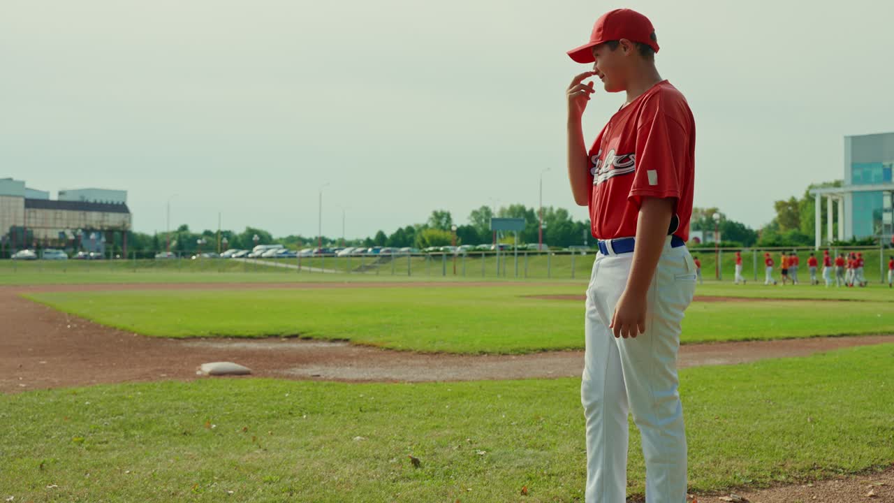 Giocatori di baseball sul campo
