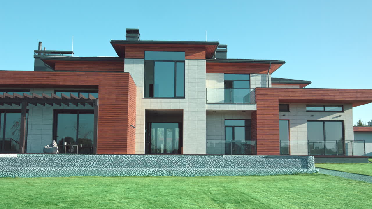 villa moderna de lujo con jardín. vista privada de la casa moderna.