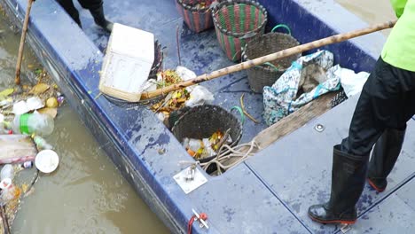 people cleaning the bangkok rivers.