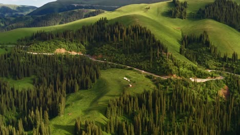 el paisaje de las montañas duku.