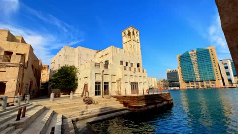 Vista-Escénica-De-Los-Edificios-Del-Barrio-Histórico-De-Al-Fahidi-En-Dubai,-Emiratos-árabes-Unidos---Tiro-De-Lapso-De-Tiempo