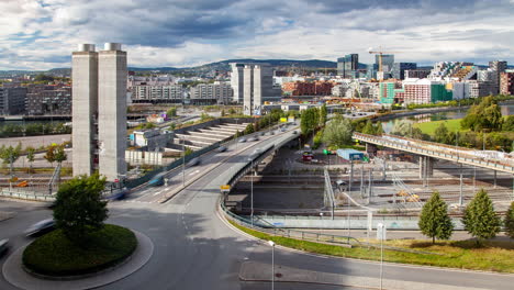 Oslo-Stadtbild,-Stark-Befahrener-Verkehrsfluss,-Autobahn