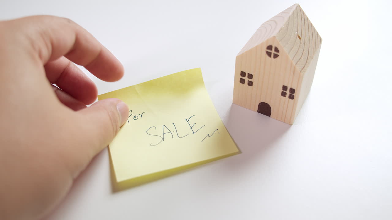 Real-estate financing on houses for sale to possible homeowners of a residential development