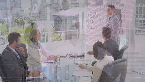 animación del procesamiento de datos financieros sobre diversas personas de negocios en la oficina
