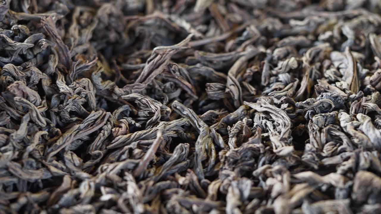 primer plano de las hojas de té negro