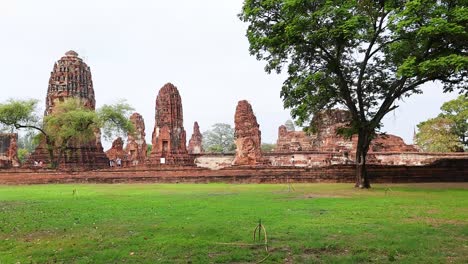 el lapso de tiempo de las ruinas del antiguo templo con el cambio de luz