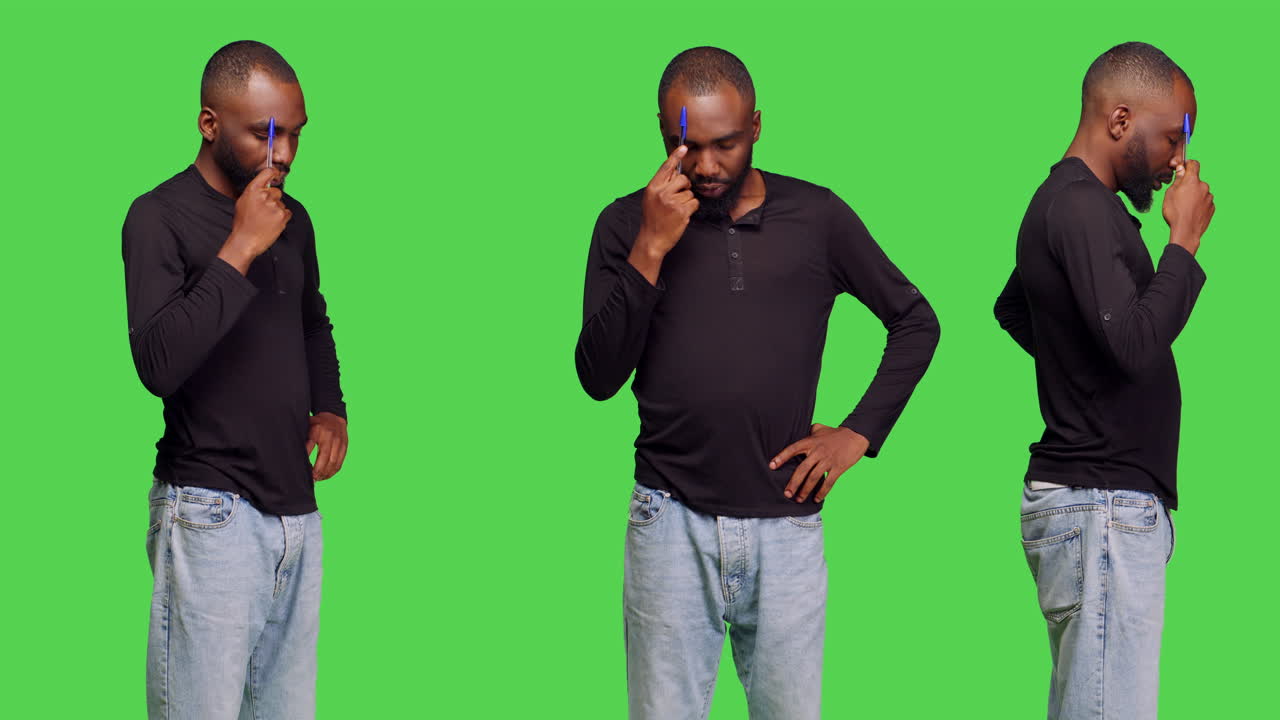 Homem pensando em tela verde