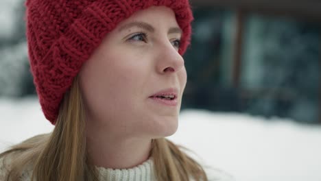 Close-up-of-woman-standing-outdoors-and-enjoying-the-winter.