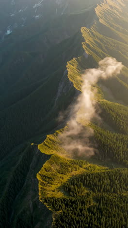 vista aérea de la cordillera con niebla