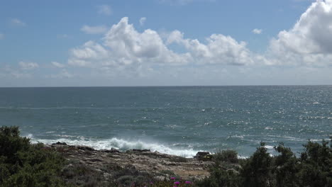 Waves-Crashing-on-the-Shore