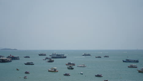 Lapso-De-Tiempo-Hermoso-Paisaje-De-La-Ciudad-De-Pattaya-Con-Un-Montón-De-Barcos-Alrededor-De-La-Bahía-Del-Océano-En-Tailandia