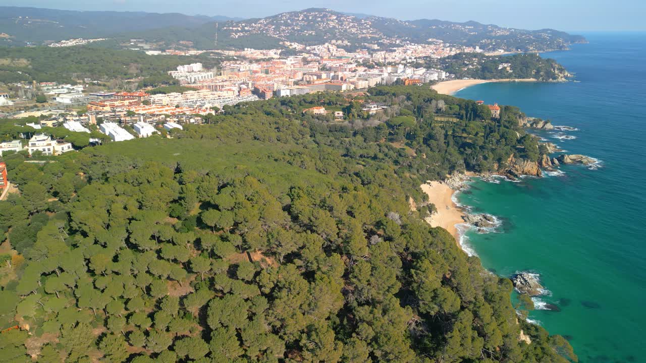 Nikmati pemandangan menakjubkan Lloret de Mar dan Costa Brava dari perspektif yang unik.